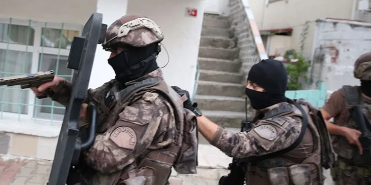 Bingöl’de haklarında kesinleşmiş hapis cezası bulunan 2 kişi yakalandı