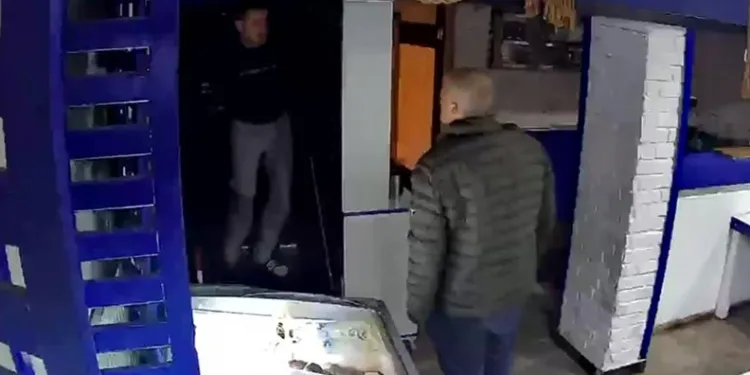 Ailesini katleden polis memuru 8 yıl önce güvercin kurtarmış