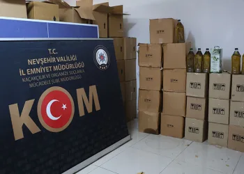 Mersin’de uyuşturucu ve silah ticareti yapan 3 şüpheli tutuklandı