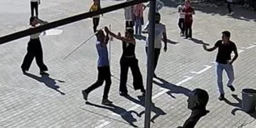Kız kardeşinin okumasını istemeyip 5 öğretmene saldıran ağabeye 8 yıl 6 ay hapis cezası