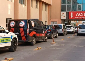 Batman’da okul servisi ile otomobil çarpıştı: 17’si öğrenci 20 yaralı