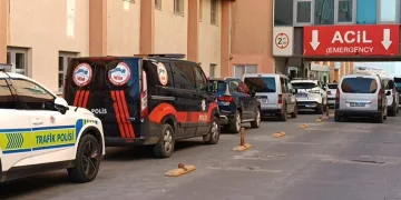 Batman’da okul servisi ile otomobil çarpıştı: 17’si öğrenci 20 yaralı
