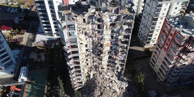 Mersin’de uyuşturucu ve silah ticareti yapan 3 şüpheli tutuklandı