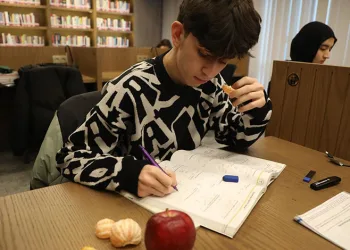 Nöbetçi kütüphanelerde bol vitaminli ikram