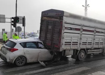 Bilecik’te hasta taşıyan ambulans kaza yaptı