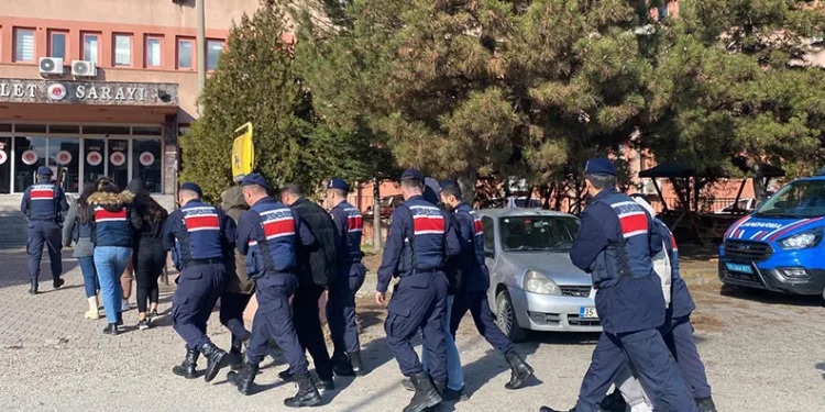 Bingöl’de haklarında kesinleşmiş hapis cezası bulunan 2 kişi yakalandı