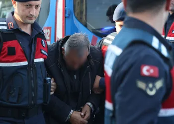 İki kardeşi arama çalışmaları İstanbul Boğazı’nda sürdü