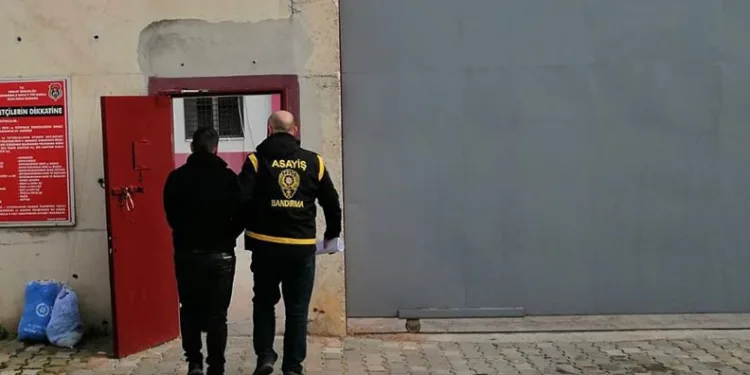 Aksaray’da tır devrildi: 1 yaralı