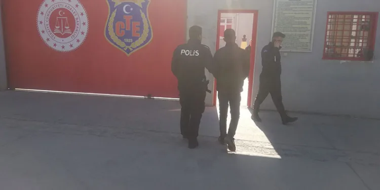 Suriye Devlet Başkanı eş-Şara’dan ilk ulusa sesleniş konuşması: “Kapsamlı bir geçiş hükümeti kurmak için çalışacağız”