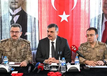 Ayvacık’ta 2 kaçak göçmen yakalandı