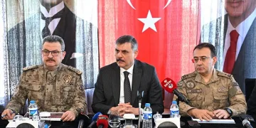 Ayvacık’ta 2 kaçak göçmen yakalandı
