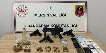 Mersin’de uyuşturucu ve silah ticareti yapan 3 şüpheli tutuklandı