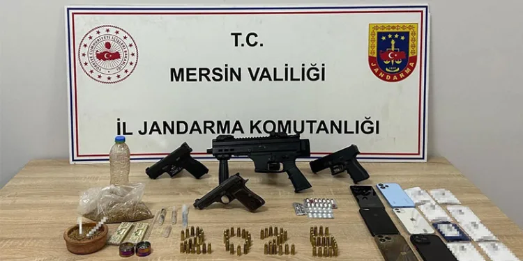 Mersin’de uyuşturucu ve silah ticareti yapan 3 şüpheli tutuklandı