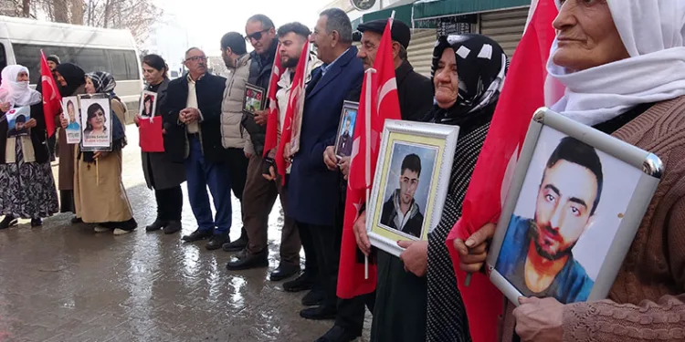 Oto boya atölyesinde çıkan yangın paniğe neden oldu