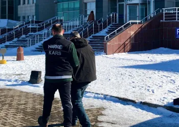 Erzincan’da bir miktar kaçak ve el yapımı alkol ele geçirildi