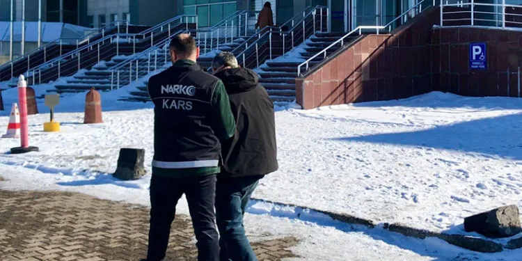 Erzincan’da bir miktar kaçak ve el yapımı alkol ele geçirildi