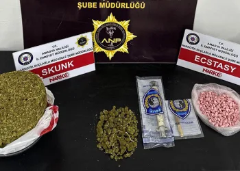 Isınmak için yakılan ateş söndürülmeyince yangın çıktı