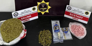 Isınmak için yakılan ateş söndürülmeyince yangın çıktı