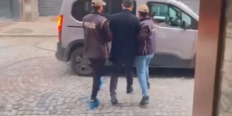 Suriye Devlet Başkanı eş-Şara’dan ilk ulusa sesleniş konuşması: “Kapsamlı bir geçiş hükümeti kurmak için çalışacağız”