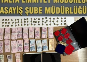 Eyüpsultan’da eşi tarafından silahla vurularak öldürülen kadın son yolculuğuna uğurlandı