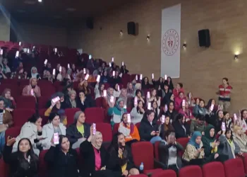 Oto boya atölyesinde çıkan yangın paniğe neden oldu
