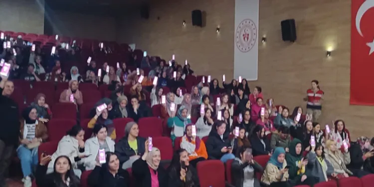 Oto boya atölyesinde çıkan yangın paniğe neden oldu