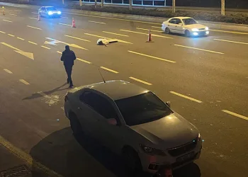 Otomobil ile işçi servisi çarpıştı: 1’i ağır, 28 yaralı