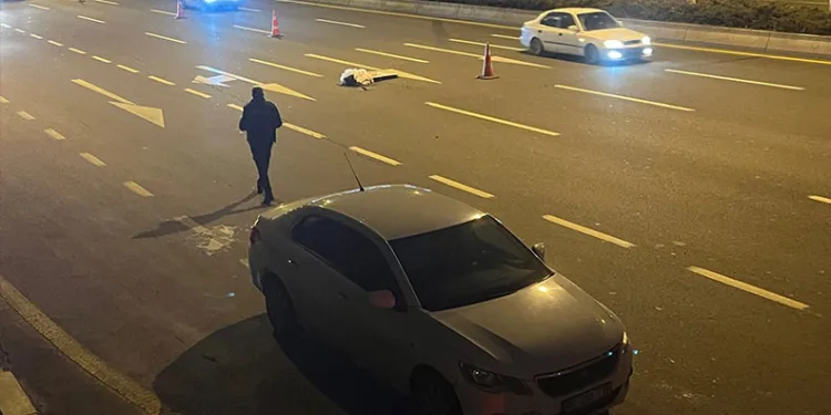 Otomobil ile işçi servisi çarpıştı: 1’i ağır, 28 yaralı