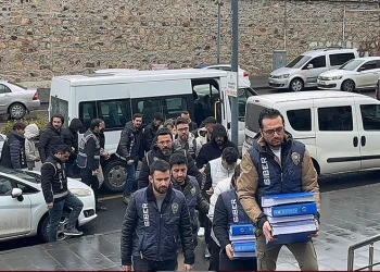 Çiğ köfte aldıktan sonra cüzdanını düşürdü, güvenlik kamerasını izleyince şoke oldu
