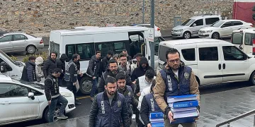 Çiğ köfte aldıktan sonra cüzdanını düşürdü, güvenlik kamerasını izleyince şoke oldu