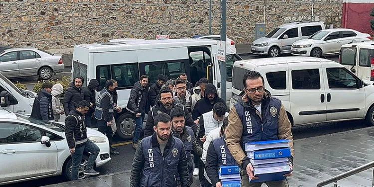Çiğ köfte aldıktan sonra cüzdanını düşürdü, güvenlik kamerasını izleyince şoke oldu