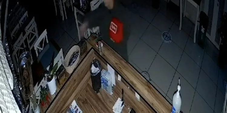Uyuşturucu maddeyle yakalanan 2 şahıstan 1’i tutuklandı