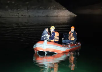 Isınmak için yakılan ateş söndürülmeyince yangın çıktı