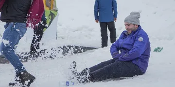 Uludağ’da poşetle kayak keyfi