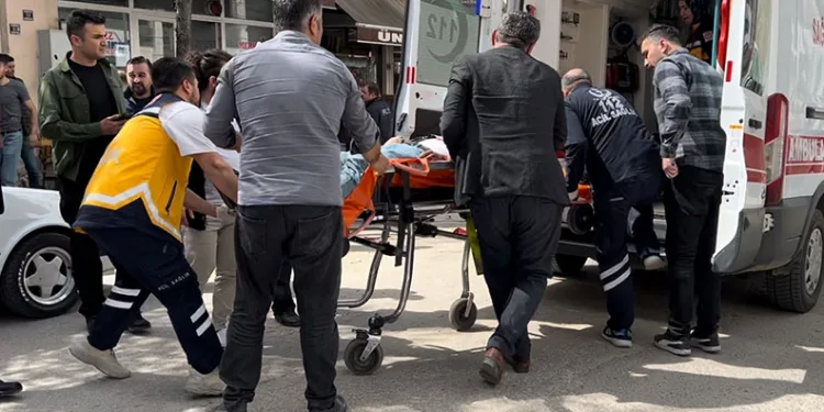 Tır iş yerine daldı, o anlar kameraya yansıdı