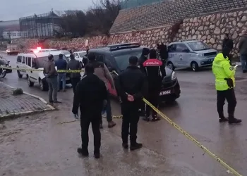 Sokakta tüfekle rastgele ateş açtı: Yakalanma anı kamerada