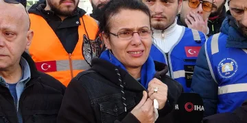 Oto boya atölyesinde çıkan yangın paniğe neden oldu