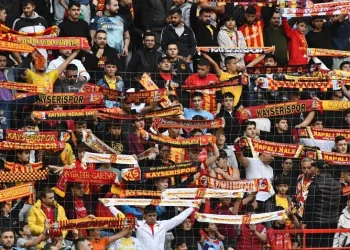 Kayserispor 71 bin taraftara oynadı
