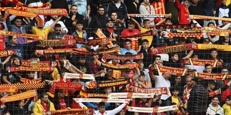 Kayserispor 71 bin taraftara oynadı