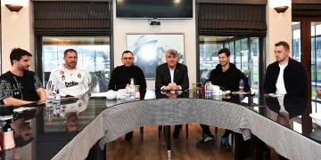 Beşiktaş’ta Başkan Serdal Adalı, Futbol A Takımı ile buluştu