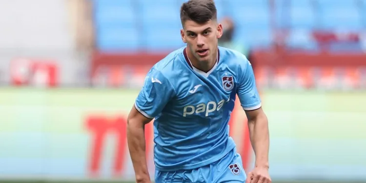 Trabzonspor’un genç sağ beki Oğuzhan Yılmaz, Avrupa kulüplerinin radarında