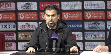 Çaykur Rizespor Teknik Direktörü İlhan Palut: “Kazanmayı bence hak etmiştik”