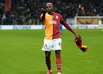 Victor Osimhen ligdeki 10. golünü attı