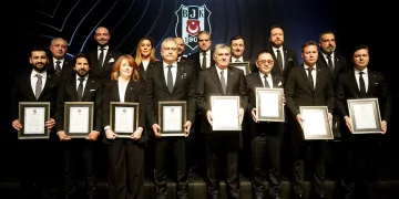 Beşiktaş’ta Başkan Serdal Adalı ve yönetimi, mazbatalarını aldı