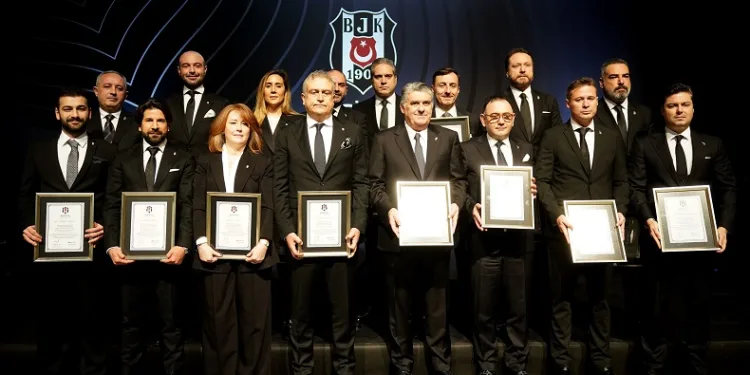 Beşiktaş’ta Başkan Serdal Adalı ve yönetimi, mazbatalarını aldı