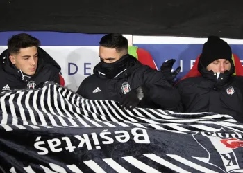 Beşiktaşlı futbolcular battaniyeye sarıldı