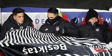 Beşiktaşlı futbolcular battaniyeye sarıldı