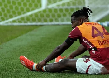Michy Batshuayi penaltı kaçırdı
