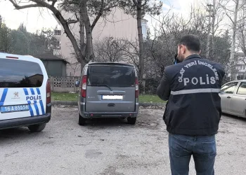 Bursa’da kurşunların isabet ettiği kamyonet delik deşik oldu