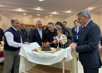 Gazeteci anne babanın Gazeteciler Günü’nde doğan bebeği